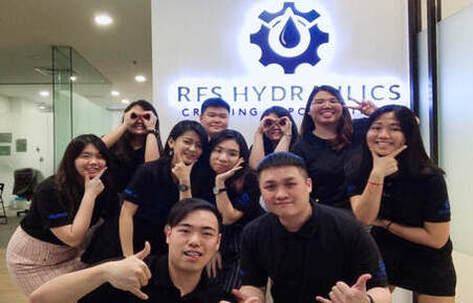 Tim RFS Hydraulics di kantor